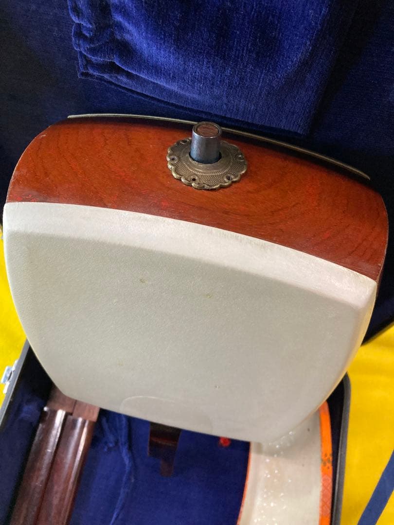 B0101）三味線 和楽器 高級三味線 桜柄金具 専用ケース付き 付属品付き