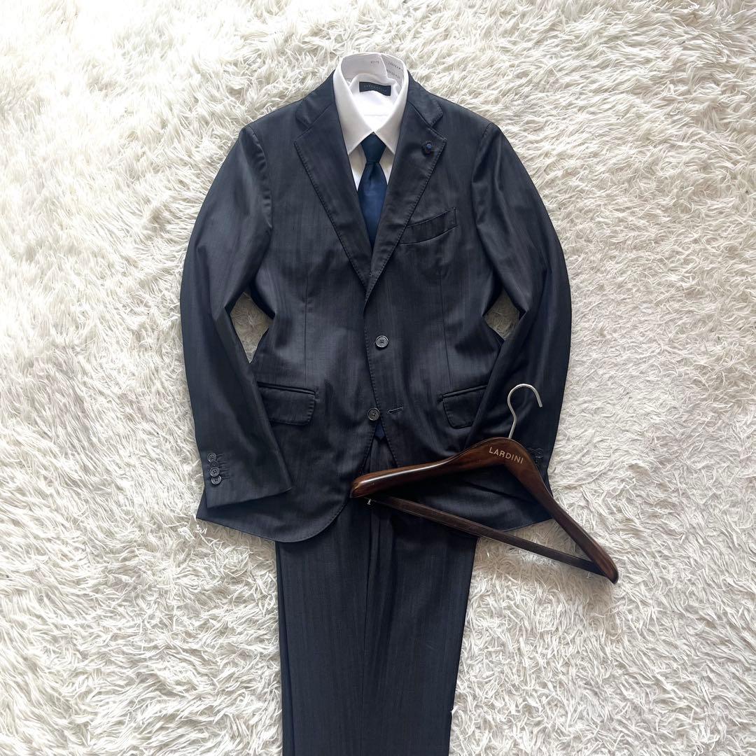 <極美品>LARDINI 新ロゴ ダークグレー ウールスーツ ブートニエール46