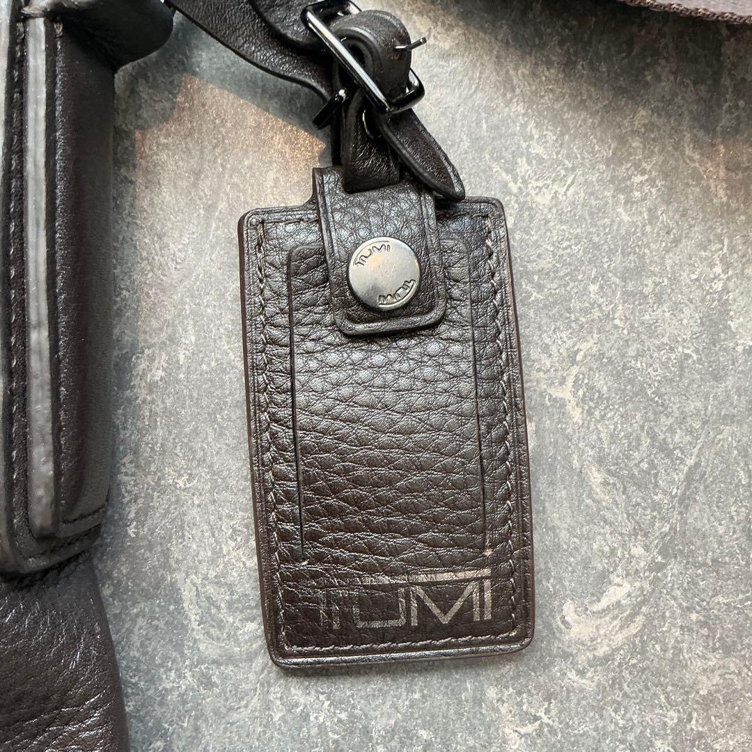 TUMI ブラック レザー ショルダーバッグ