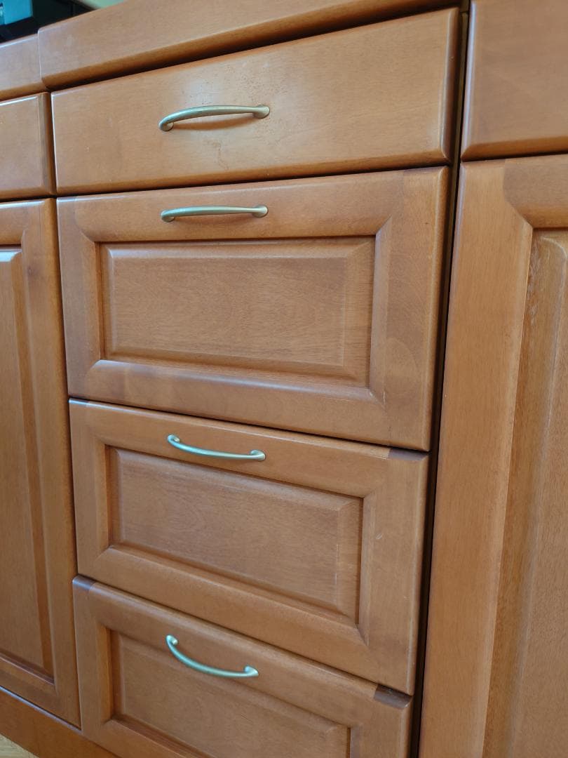 木製食器棚・キッチンボート・カップボード（左側）