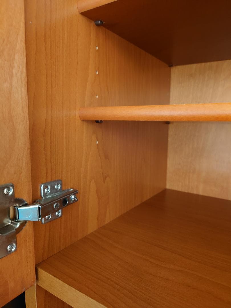 木製食器棚・キッチンボート・カップボード（左側）