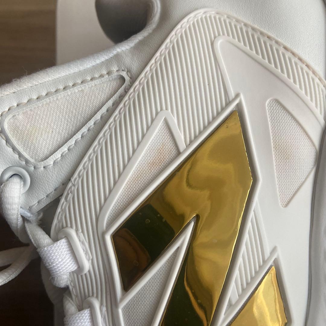 リーチ New Balance トレーニングシューズ ホワイト/ゴールド