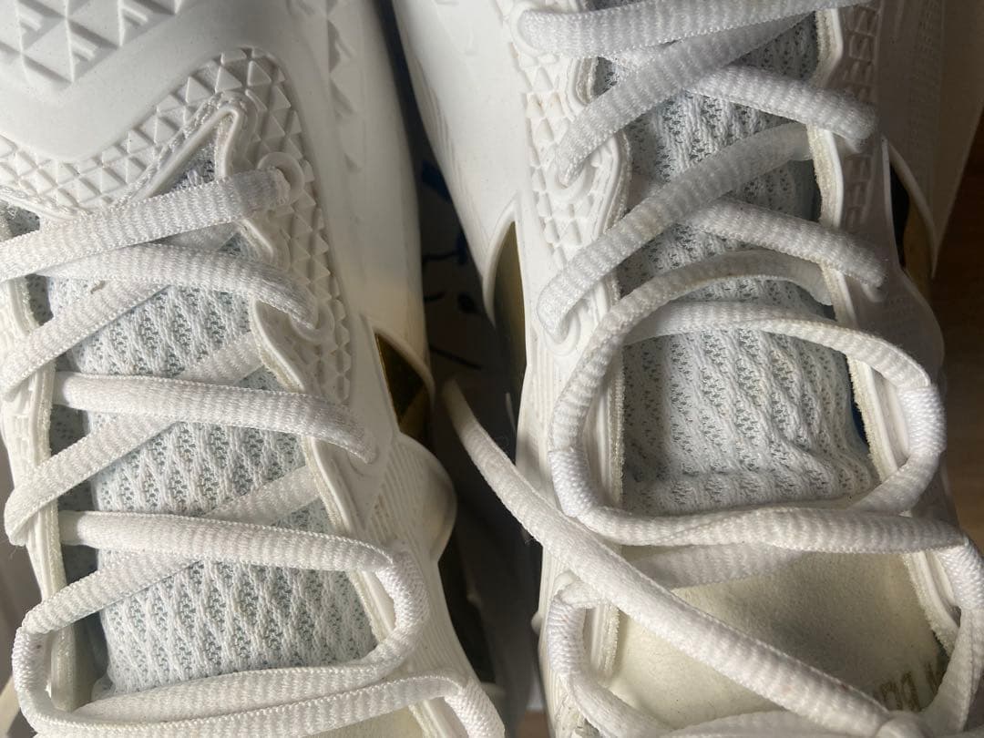 リーチ New Balance トレーニングシューズ ホワイト/ゴールド