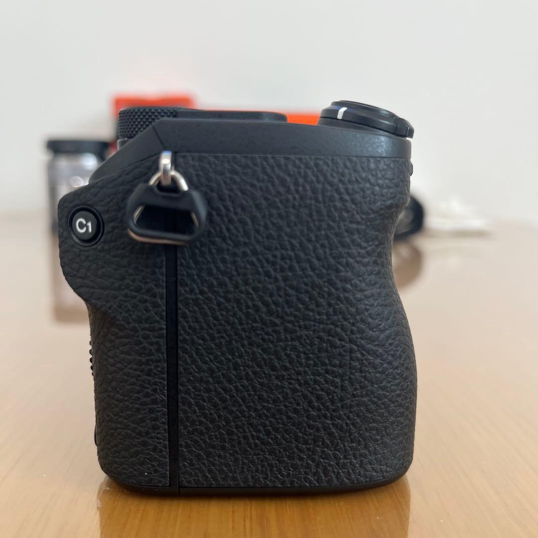 Sony α6700 ミラーレスカメラ 単焦点・ズームレンズ付き