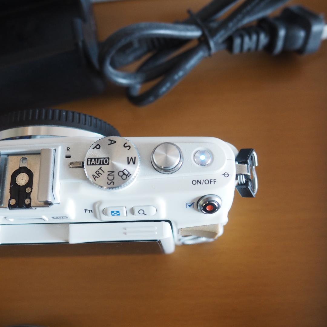 OLYMPUS E-PL5 ミラーレス一眼 ホワイト　レンズ付き　ジャンク扱い