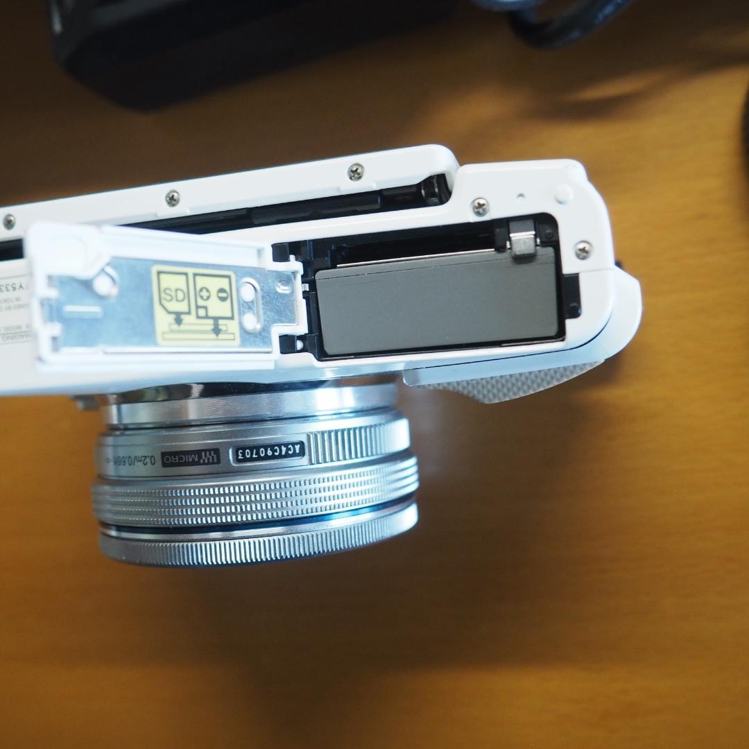 OLYMPUS E-PL5 ミラーレス一眼 ホワイト　レンズ付き　ジャンク扱い