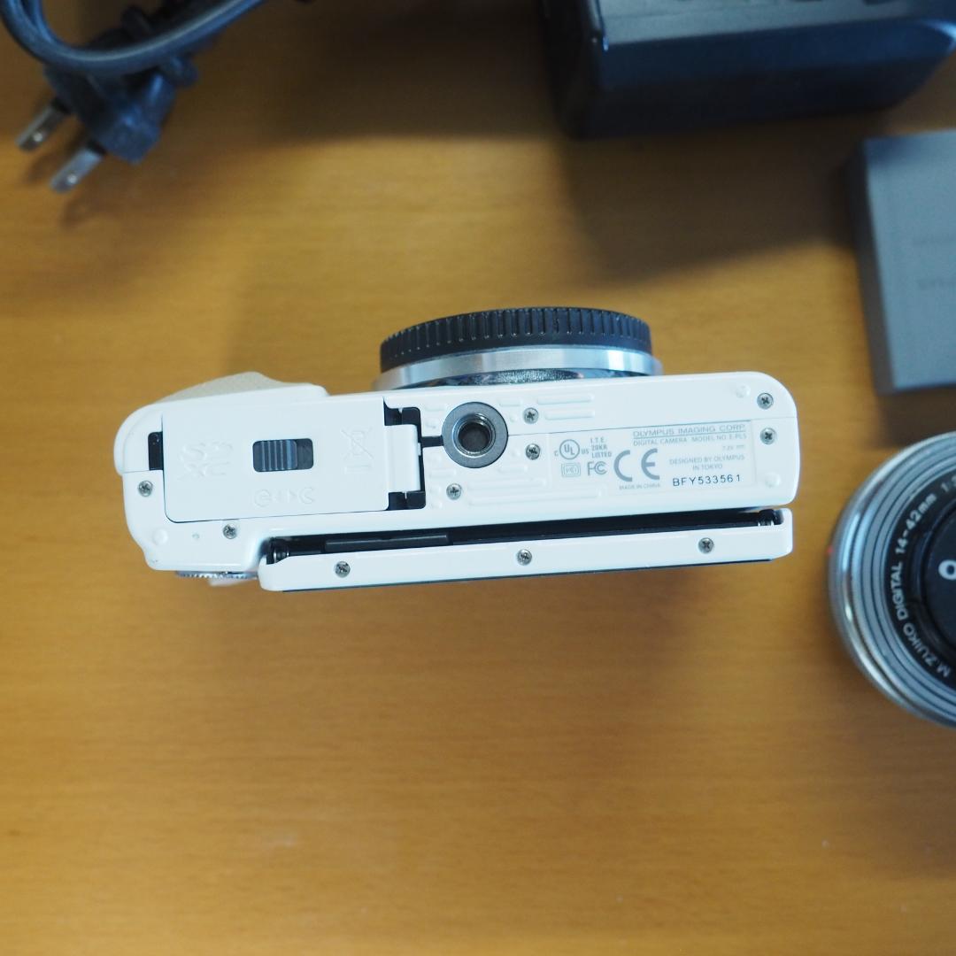OLYMPUS E-PL5 ミラーレス一眼 ホワイト　レンズ付き　ジャンク扱い
