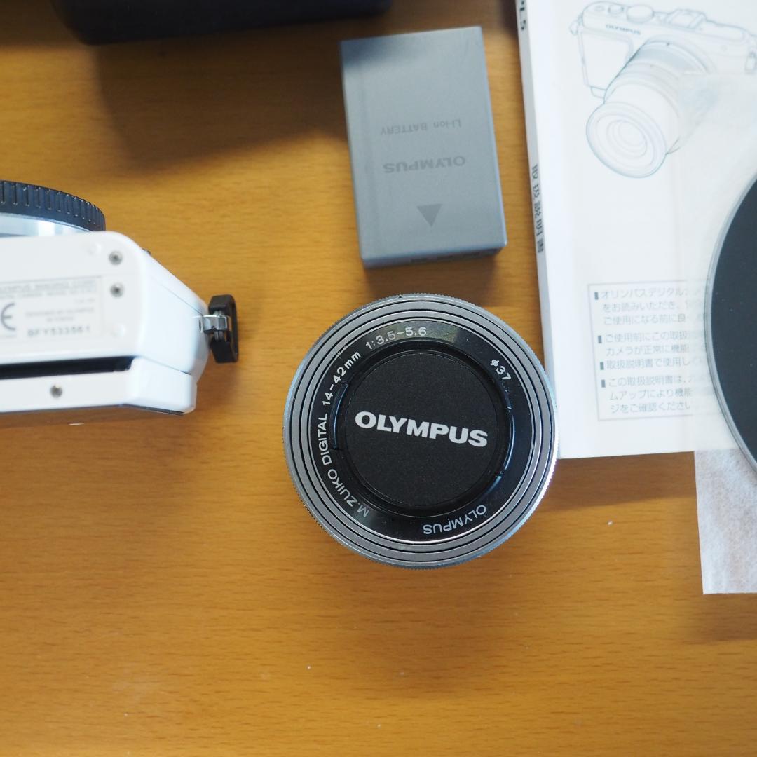 OLYMPUS E-PL5 ミラーレス一眼 ホワイト　レンズ付き　ジャンク扱い