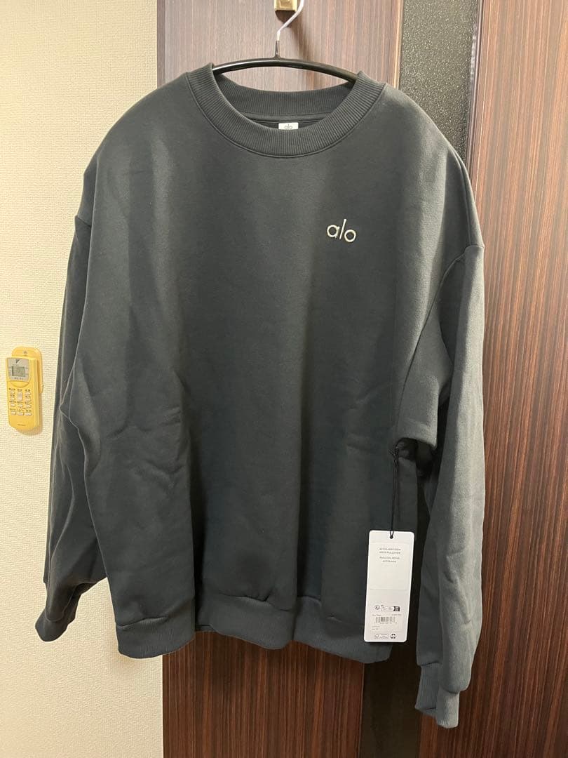 完売カラー　alo yoga クルーネックプルオーバー　ダークグレー
