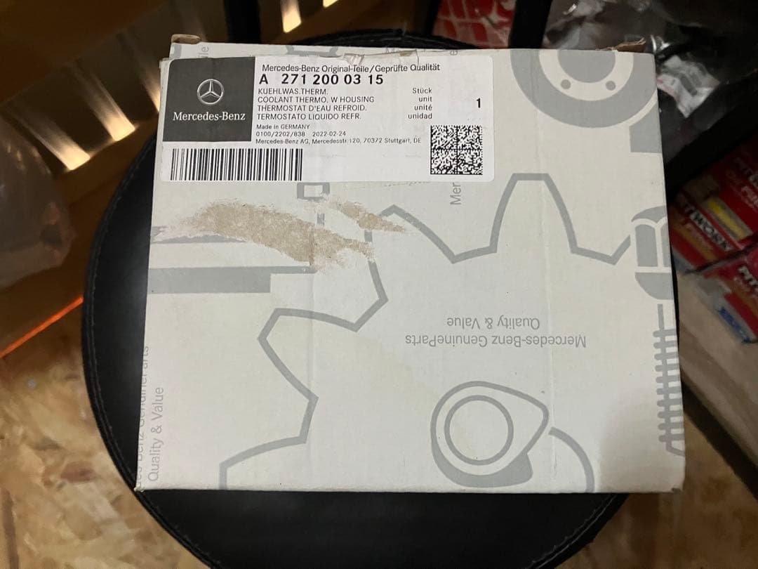 ベンツ純正部品　新品　送料込　サーモハウジング　w204、207,212,172