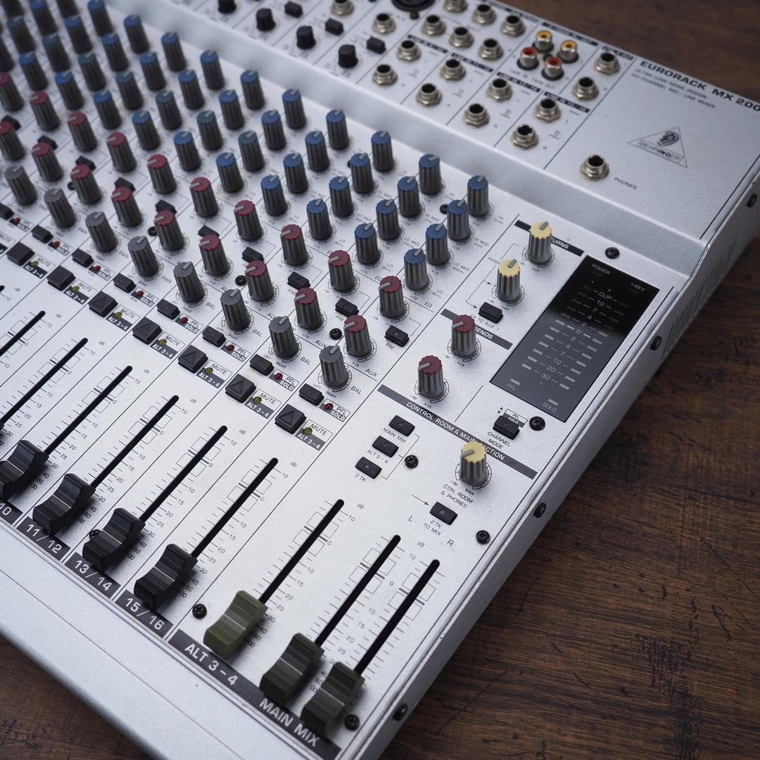 BEHRINGER EURORACK MX2004A 動作確認済 アダプターあり