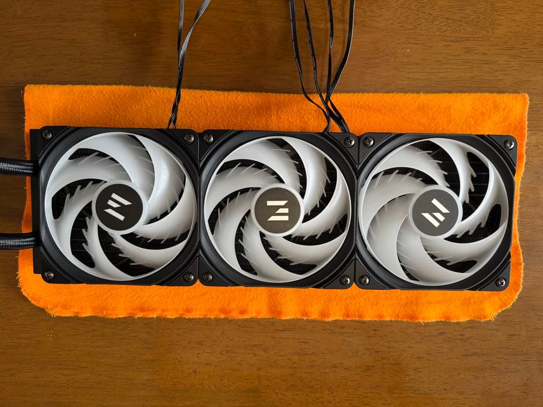 【PCケース】ZALMAN P30 BW（CPU水冷クーラー付属）【中古】