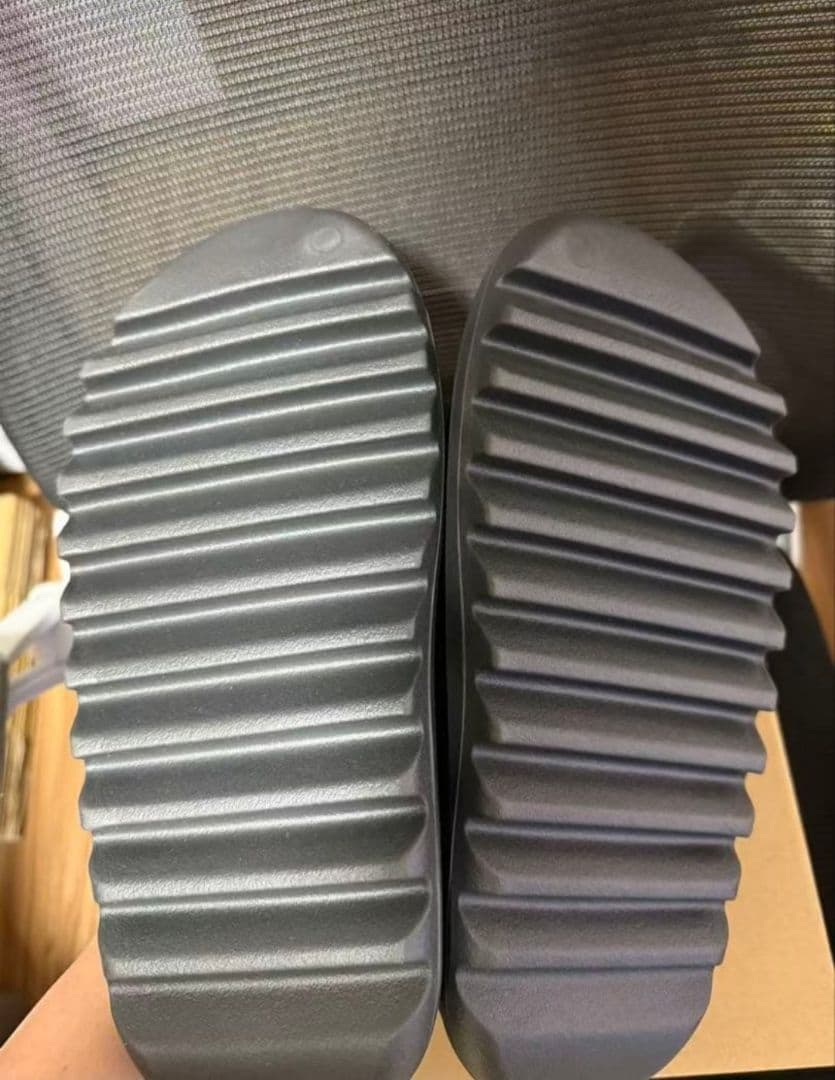 adidas Yeezy Slide Onyxブラック 275