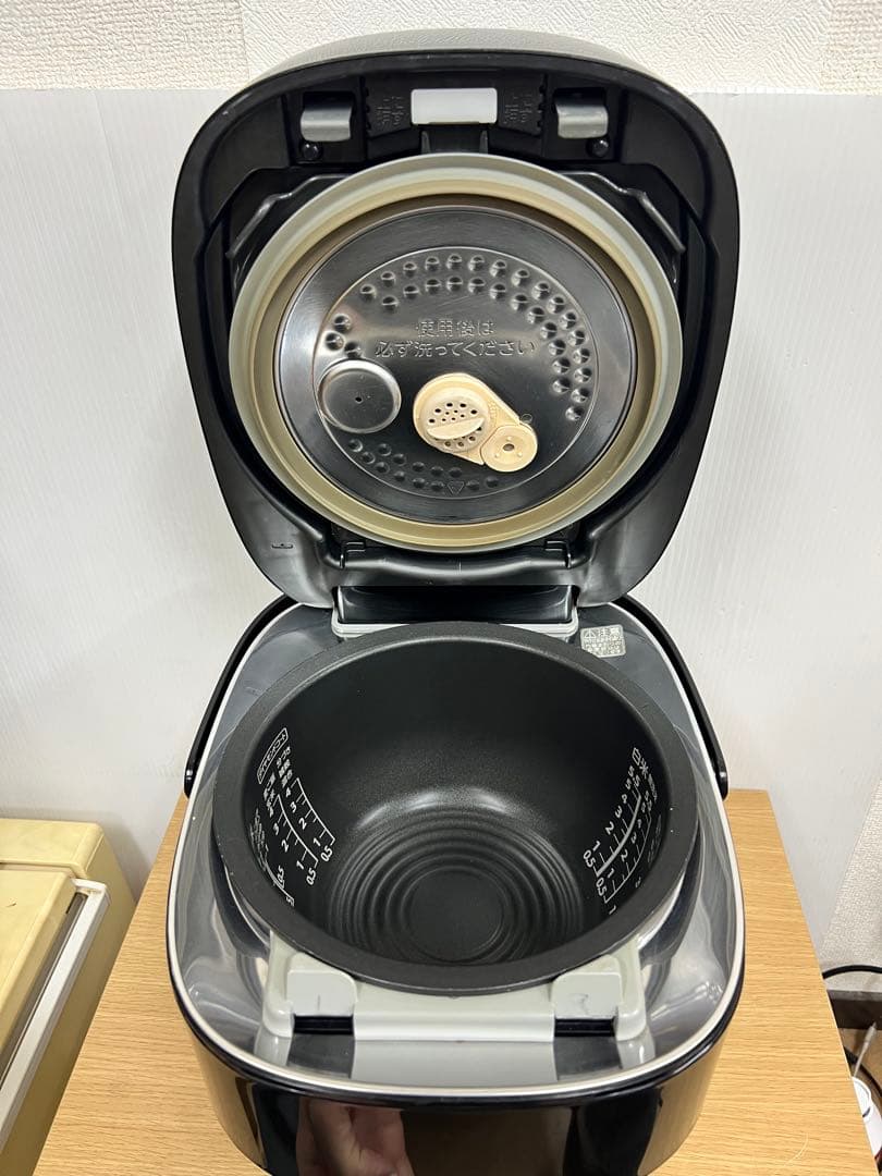 【TOSHIBA】真空圧力IH 炊飯器 RC-10VQM 1.0L 2018年製