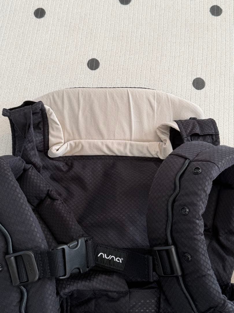 nuna 抱っこ紐　ベビーキャリア カドルクリック ブラック(キャビア)