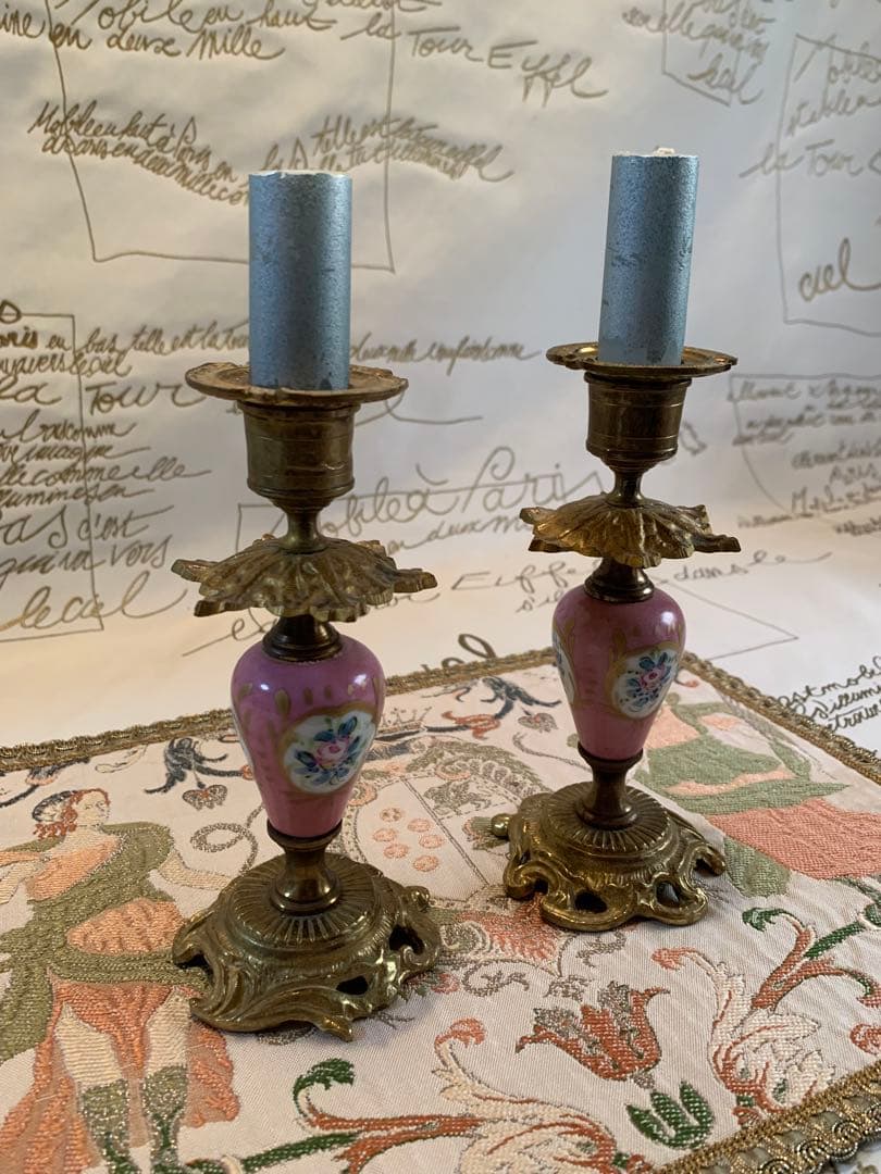 フランス製　アンティークのセーブル焼のペアのキャンドルスタンド！陶器が素敵です！