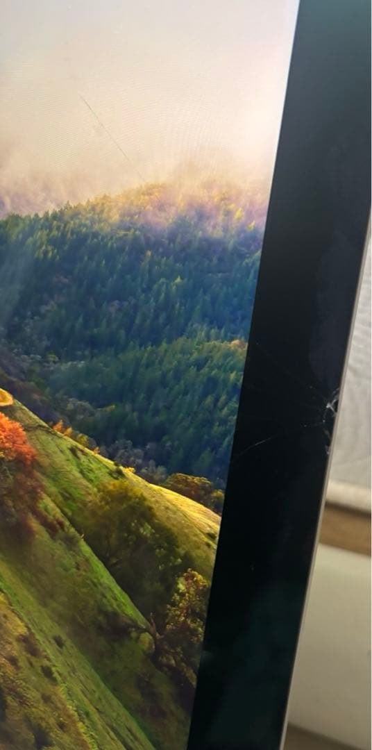 ジャンク品　iMac retina 4k 21.5 インチ　2019 ひび割れ