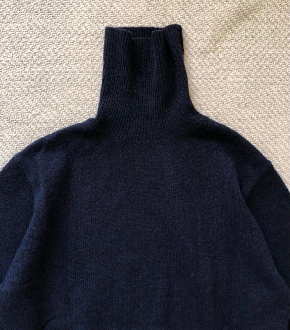 COMOLIコモリ　ラムズウールタートルネックニット　N03-06007