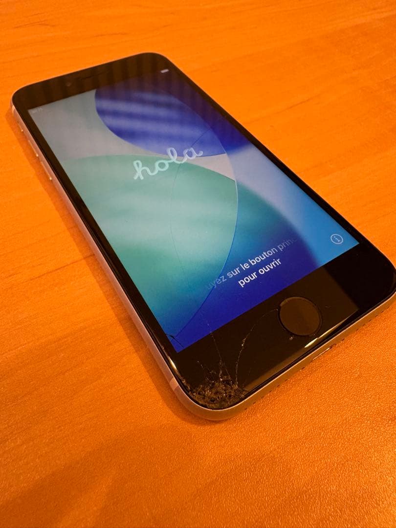 【画面割れ】iPhone SE 第2世代 ホワイト 128GB イヤホン等付