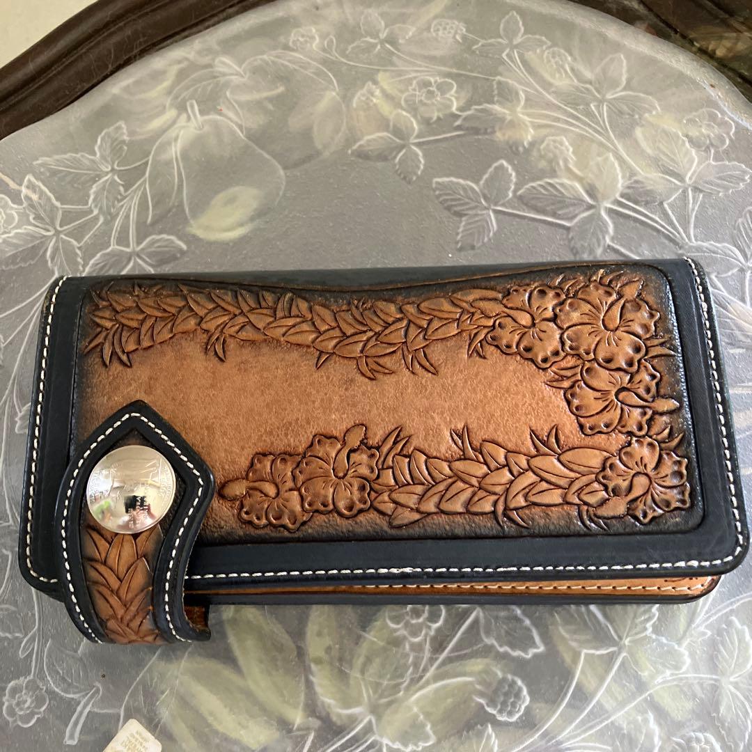 ハワイアン柄本革カービングの長財布