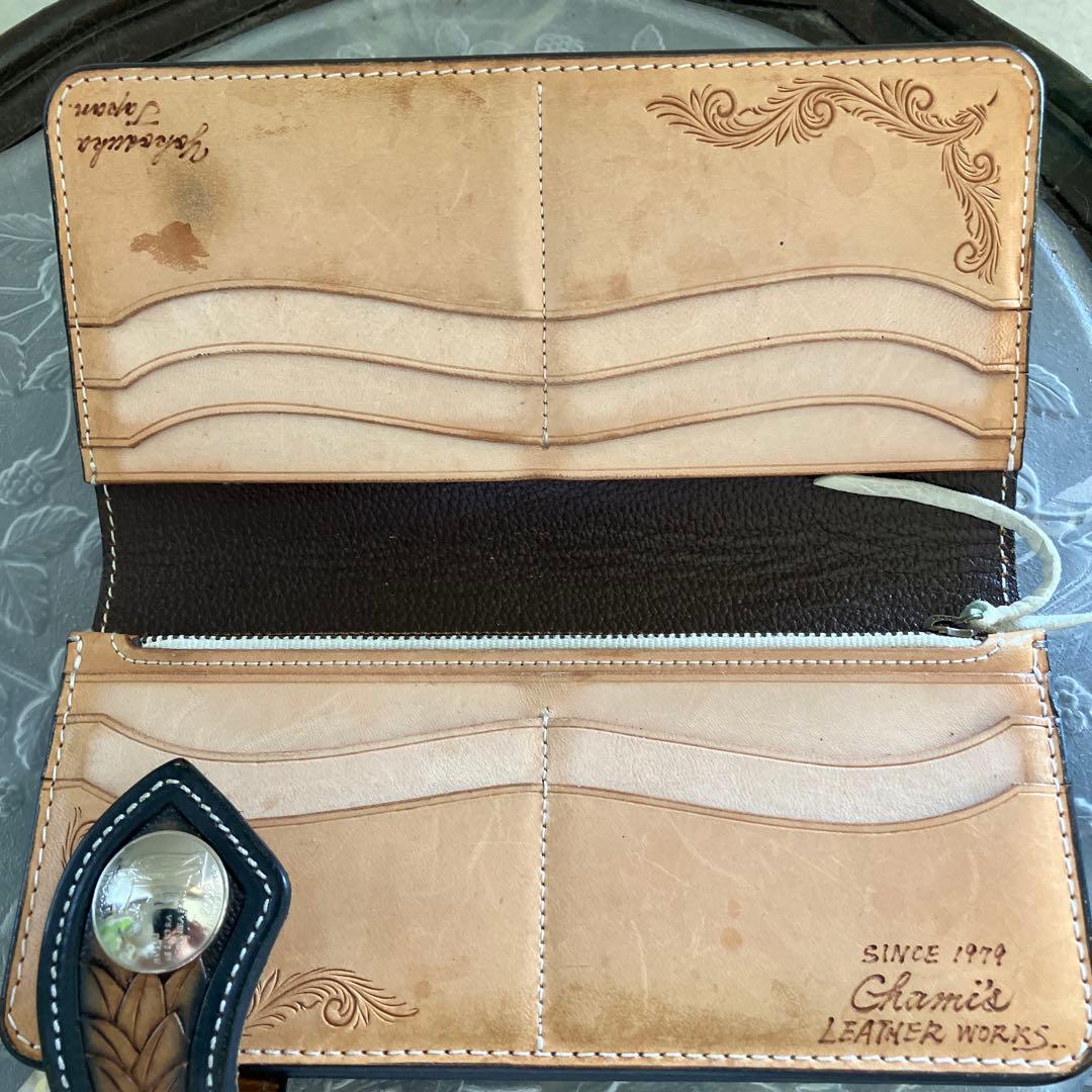 ハワイアン柄本革カービングの長財布