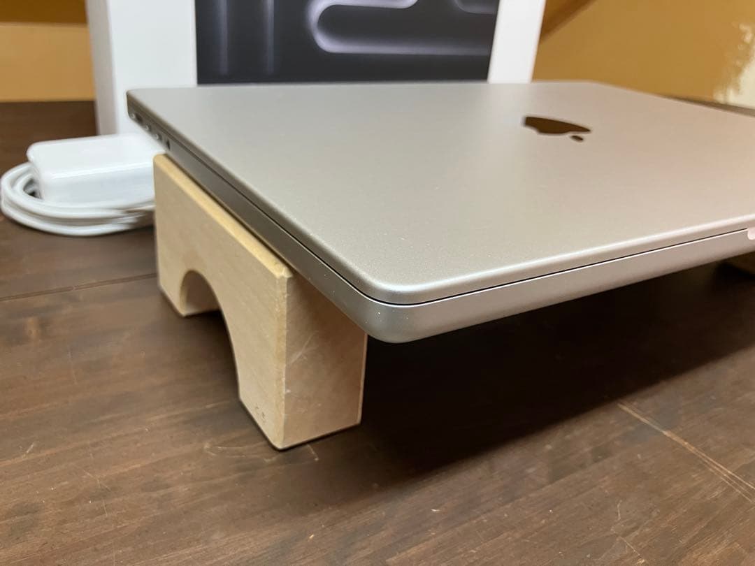 美品 MacBook Pro M3 16GB 1TB US配列キー 充電回数極少