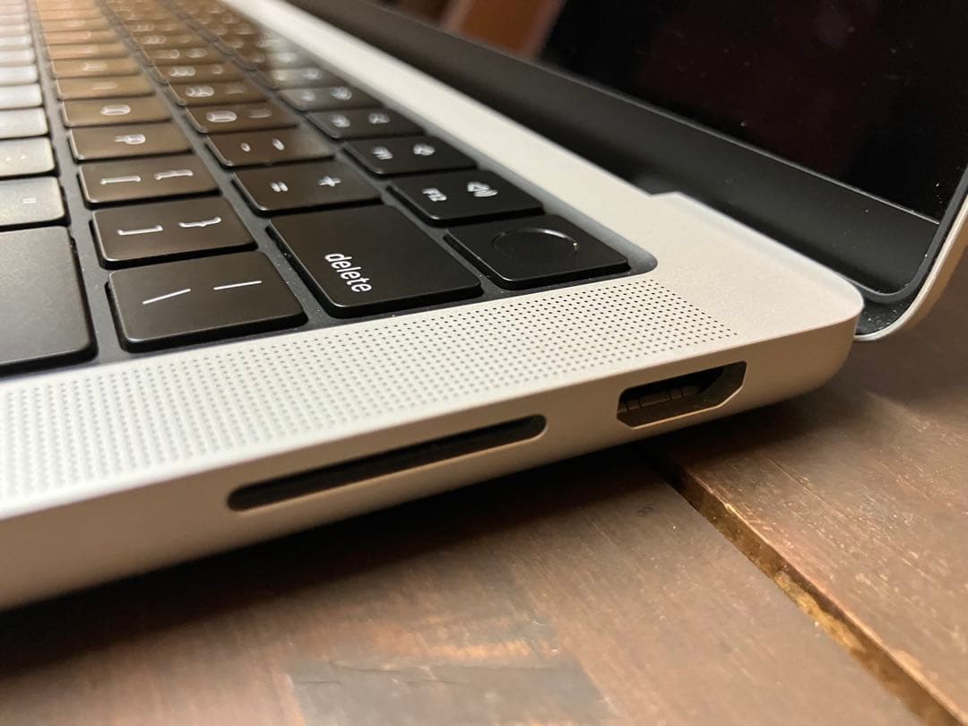 美品 MacBook Pro M3 16GB 1TB US配列キー 充電回数極少