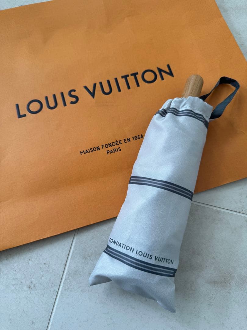 【新品未使用】ルイ・ヴィトン財団限定 折りたたみ傘