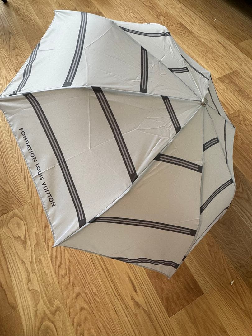 【新品未使用】ルイ・ヴィトン財団限定 折りたたみ傘
