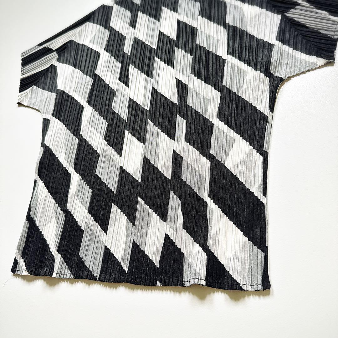 美品 プリーツプリーズ ブラウス プルオーバー 幾何学 モノトーン