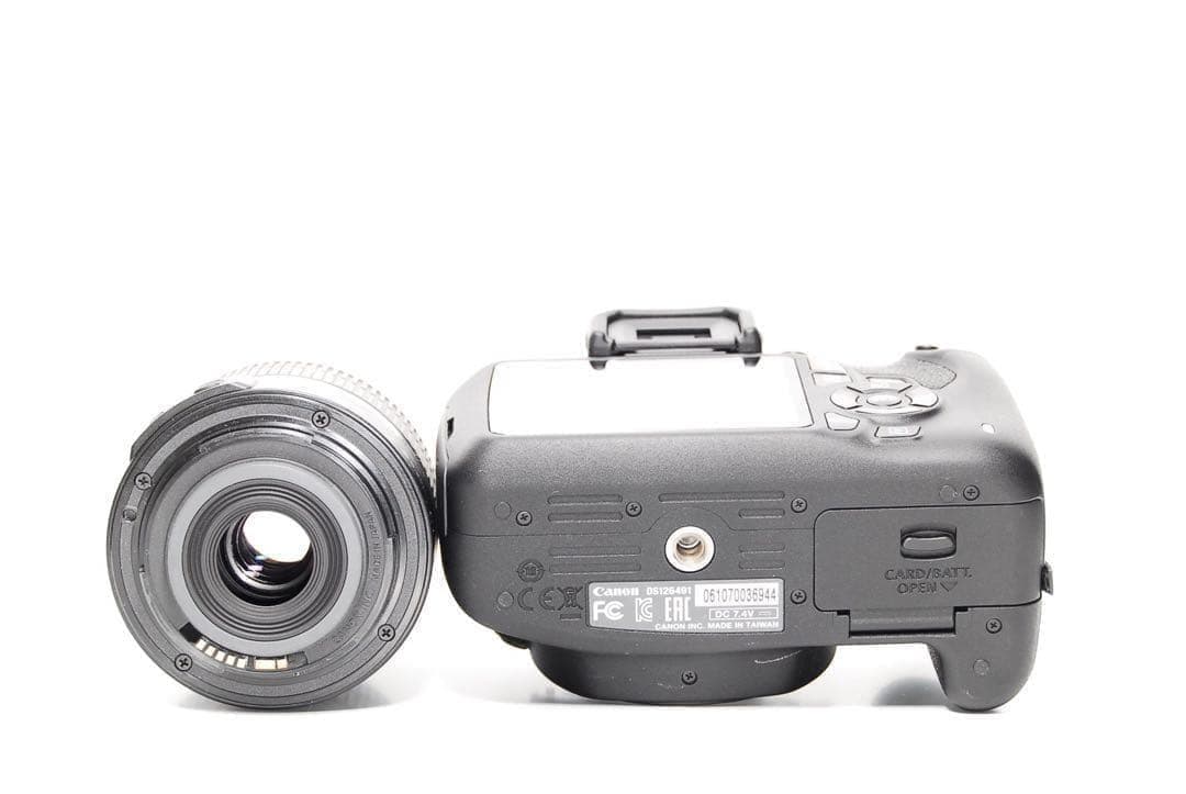 ☘️極美品☘️Canon Kiss X70 一眼レフ 旅行写真撮りたい方向け