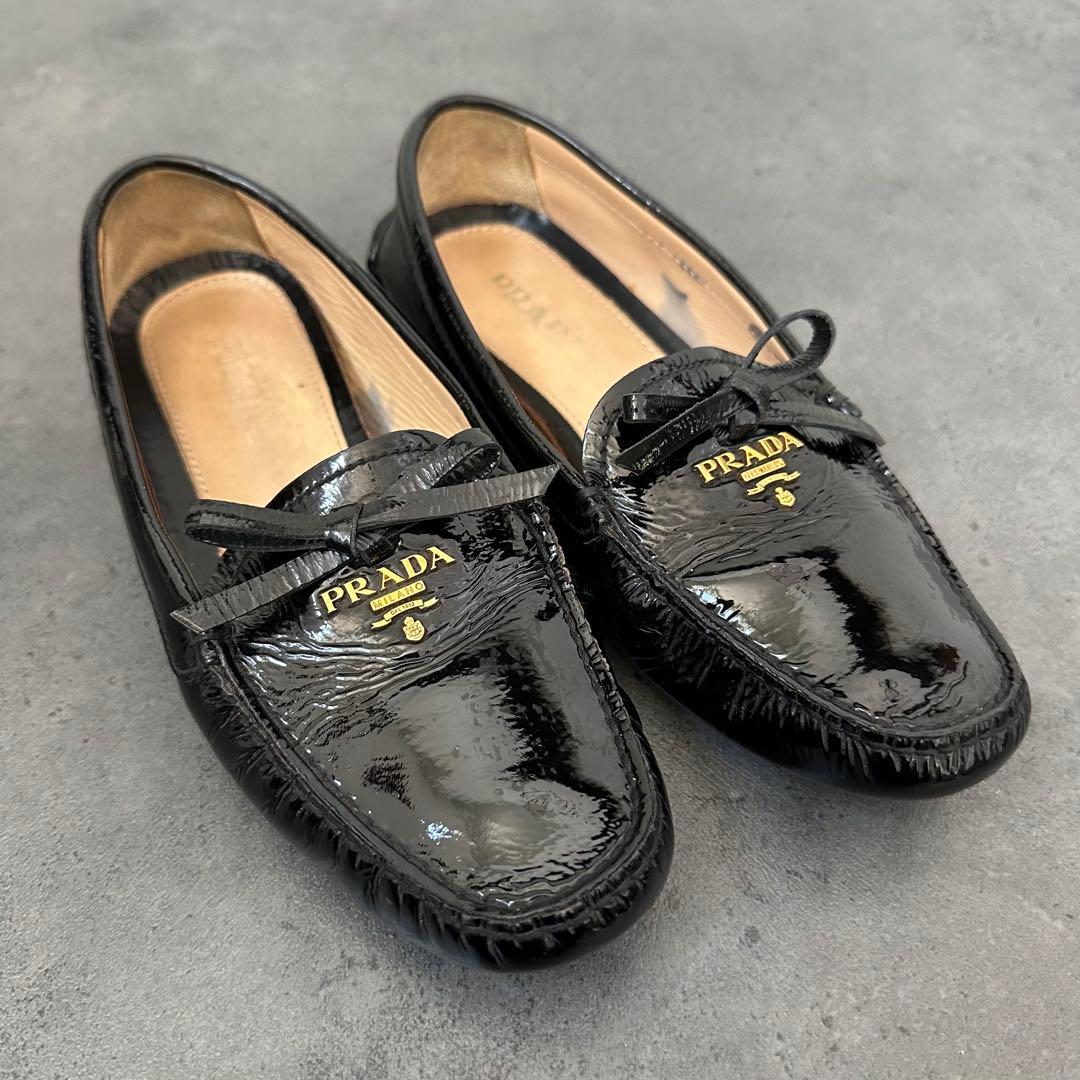 PRADA ドライビングシューズ　ローファー　パテントレザー　ゴールドロゴ金具