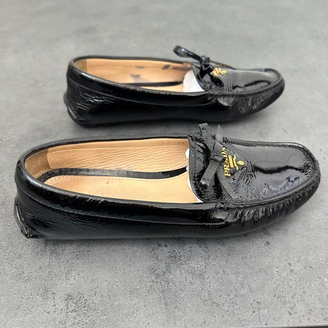 PRADA ドライビングシューズ　ローファー　パテントレザー　ゴールドロゴ金具