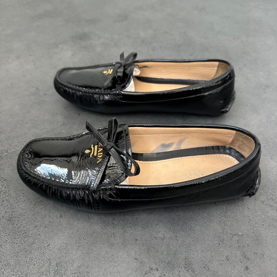 PRADA ドライビングシューズ　ローファー　パテントレザー　ゴールドロゴ金具