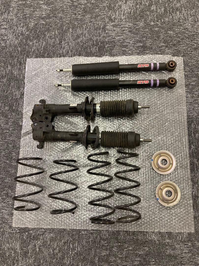 サスペンション KYB