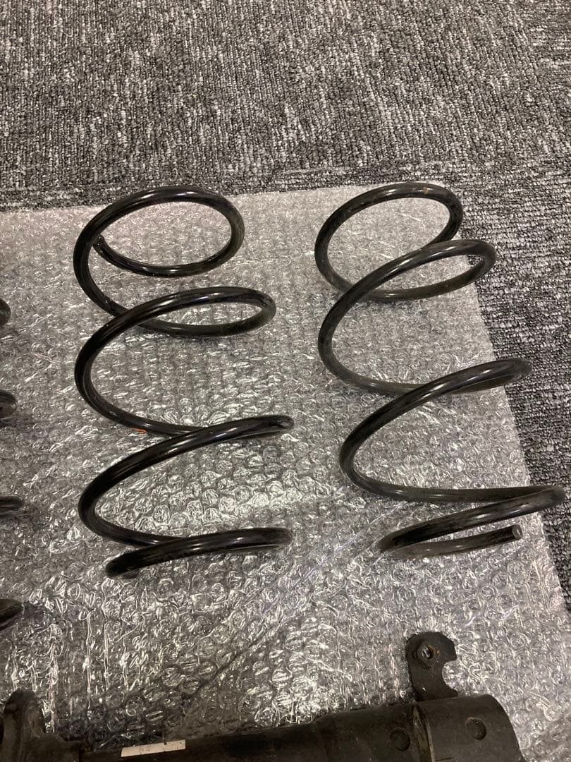 サスペンション KYB