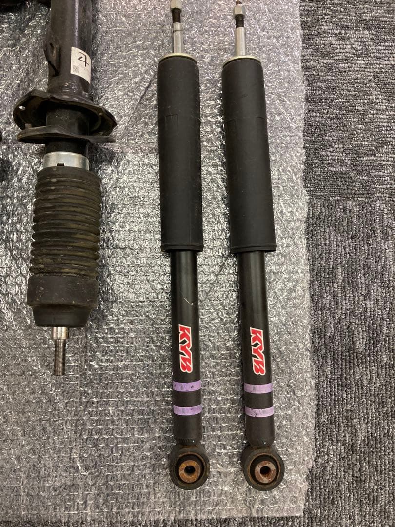 サスペンション KYB