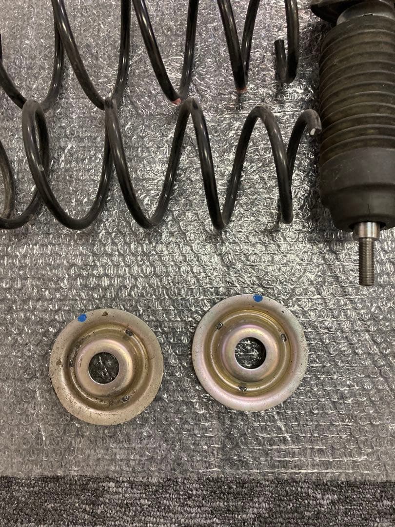 サスペンション KYB