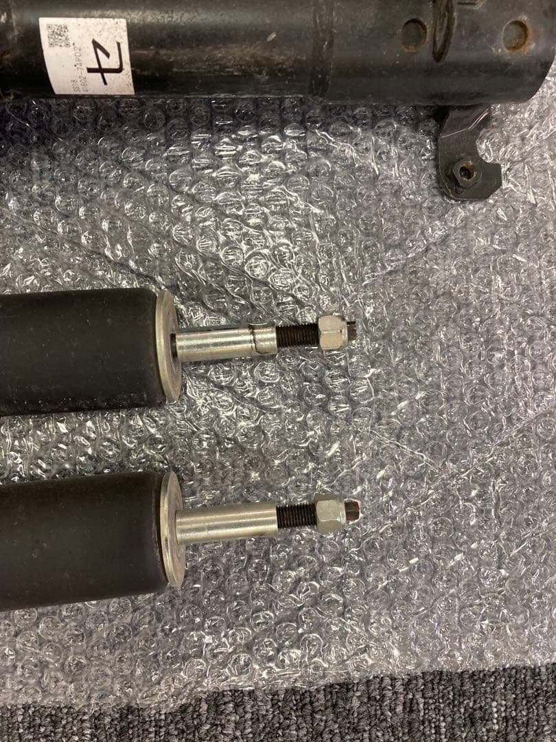 サスペンション KYB