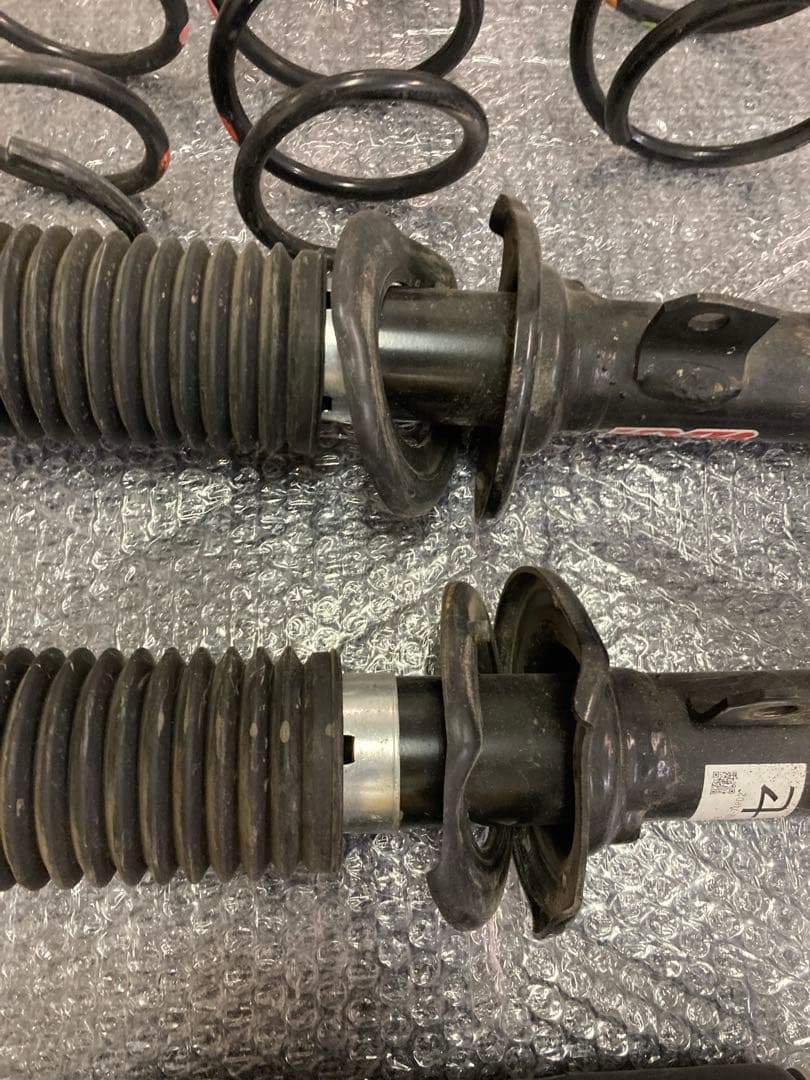 サスペンション KYB