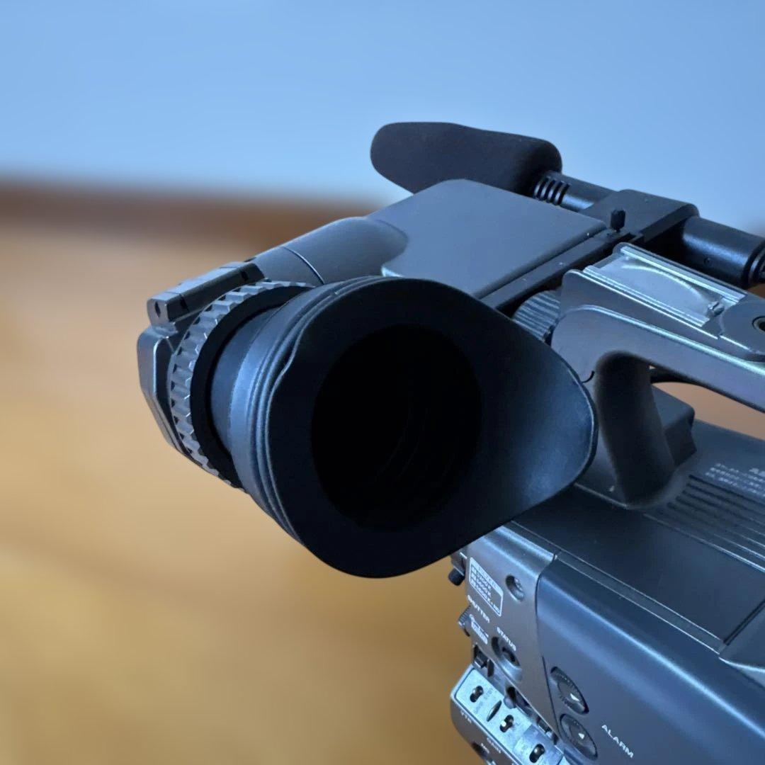 Victor 業務用ビデオカメラ GY-DV500 充電器付き