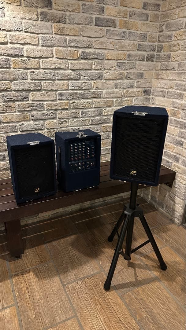 三脚のみの出品　スピーカーは付属しません！