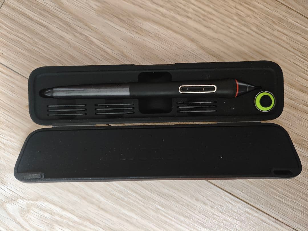 Wacom Cintiq 13HD 液晶ペンタブレット本体