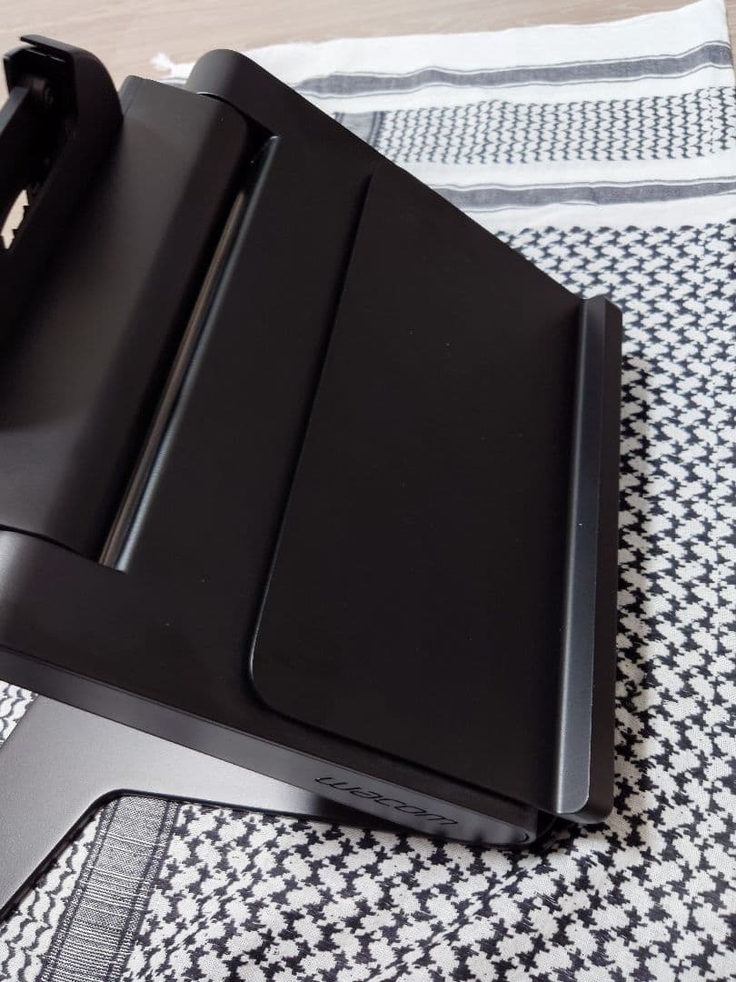 液タブ・ペンタブ Wacom Cintiq Pro 27 Stand