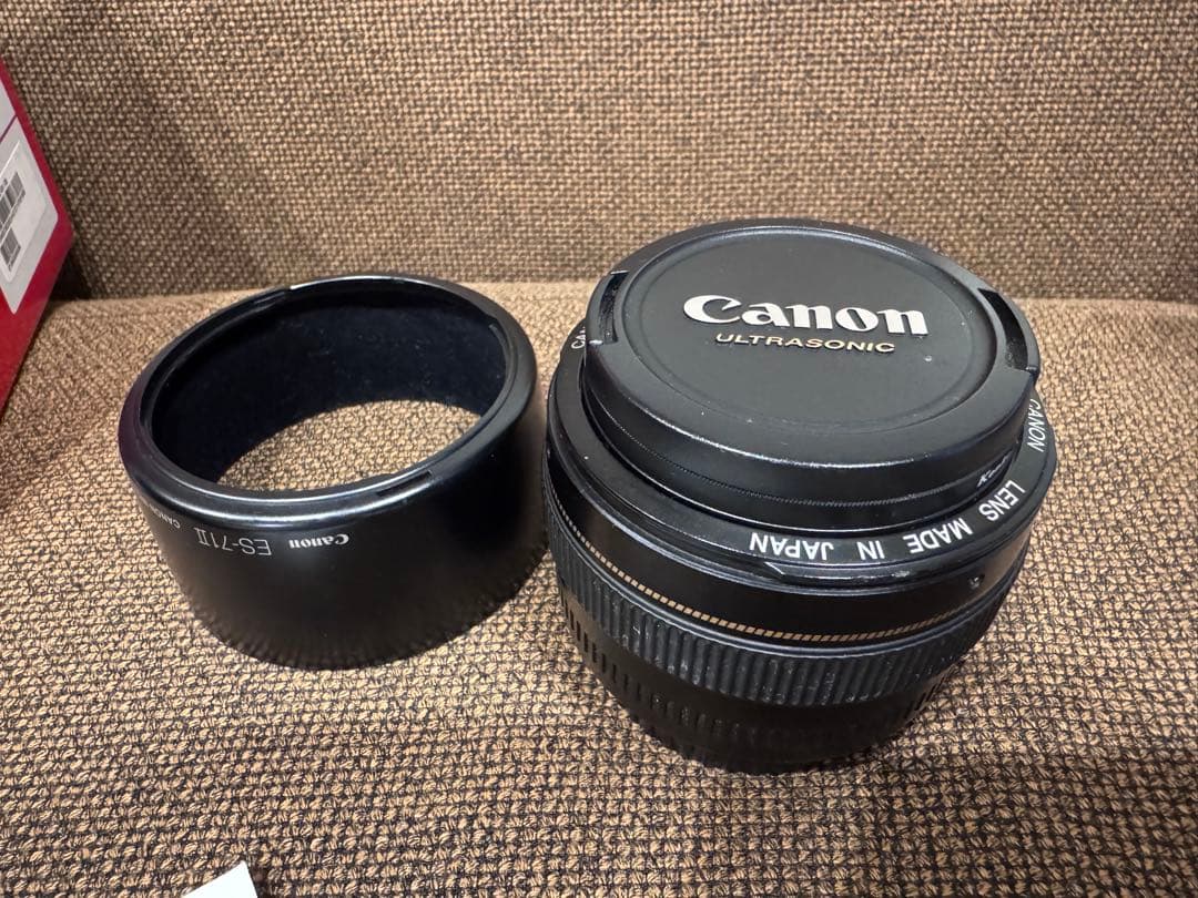 Canon EOS Kiss X10 デジタル一眼レフカメラ 単焦点レンズ付き