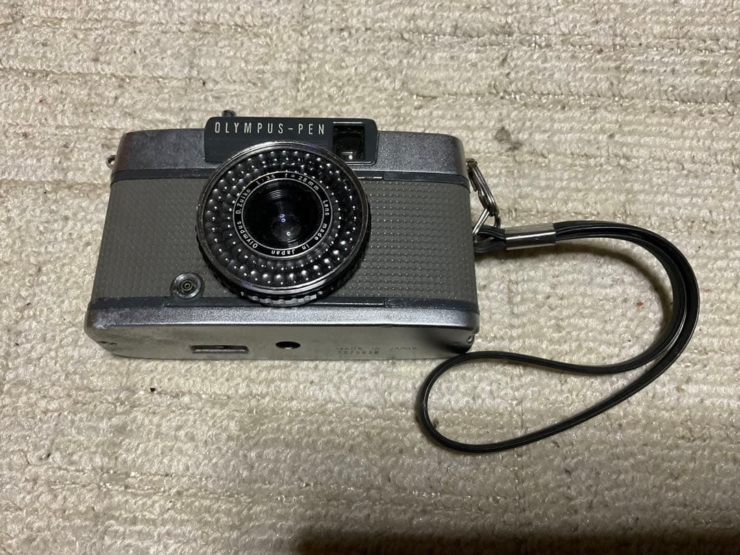 オリンパス-PEN。EE-2。【塗装剥がれ有り、汚れあり、作動不確認】。