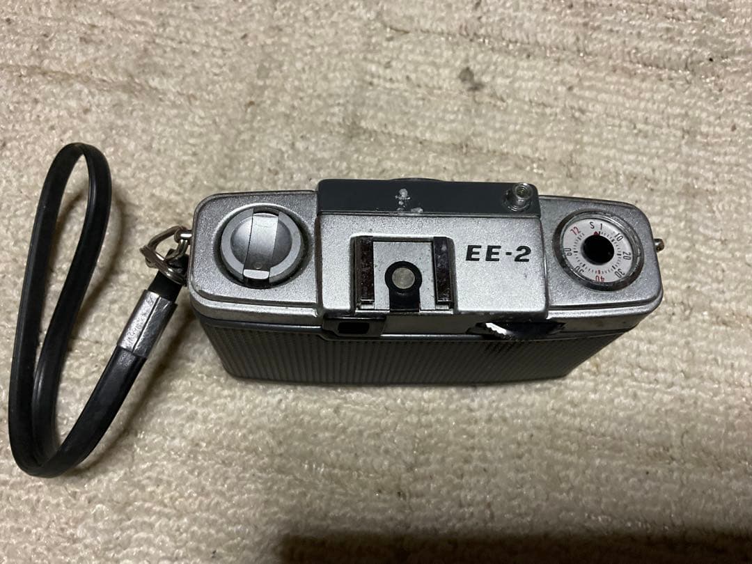 オリンパス-PEN。EE-2。【塗装剥がれ有り、汚れあり、作動不確認】。