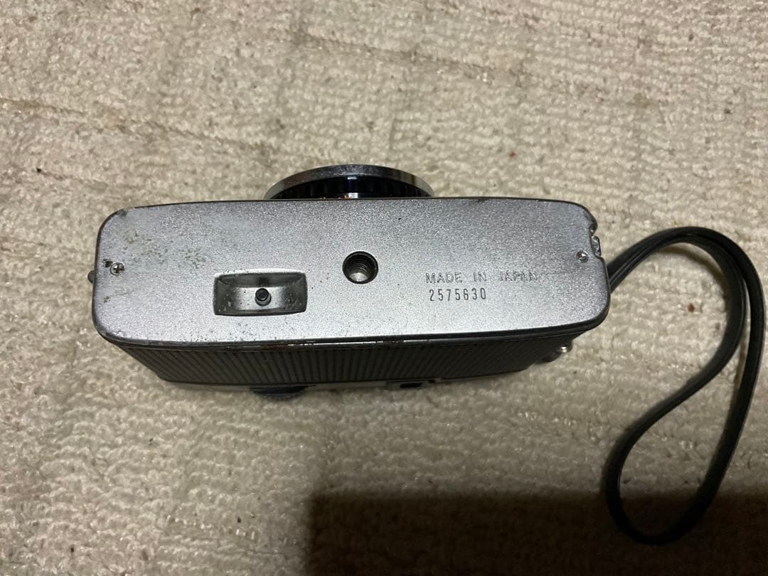 オリンパス-PEN。EE-2。【塗装剥がれ有り、汚れあり、作動不確認】。