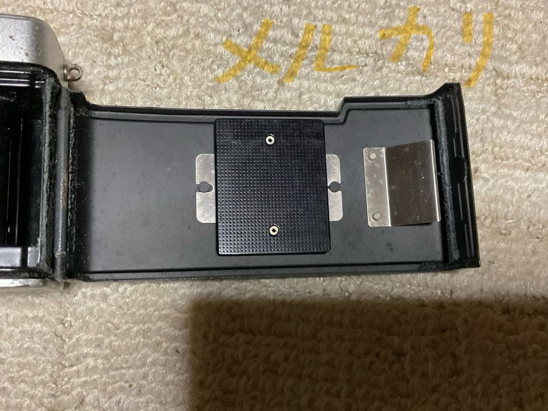 オリンパス-PEN。EE-2。【塗装剥がれ有り、汚れあり、作動不確認】。