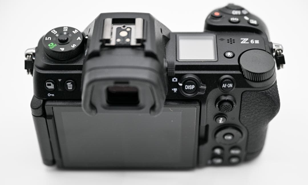 Nikon Z 6 III ミラーレス一眼カメラ